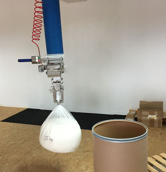 ezzFAST vacuum lifter with pneumatic gripper