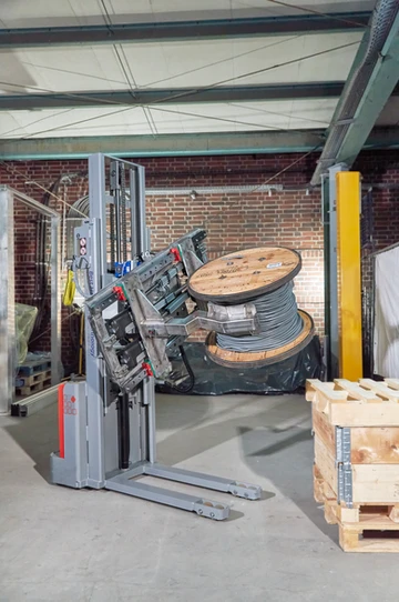 ezzLIFTmaster600 lifting aid for cable drums