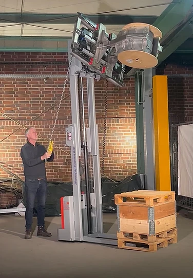 ezzLIFTmaster600 lifting aid for cable drums