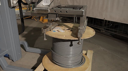 Innovative Hebehilfe für Kabeltrommeln: Der ezzLIFTmaster150 – Effizientes Greif