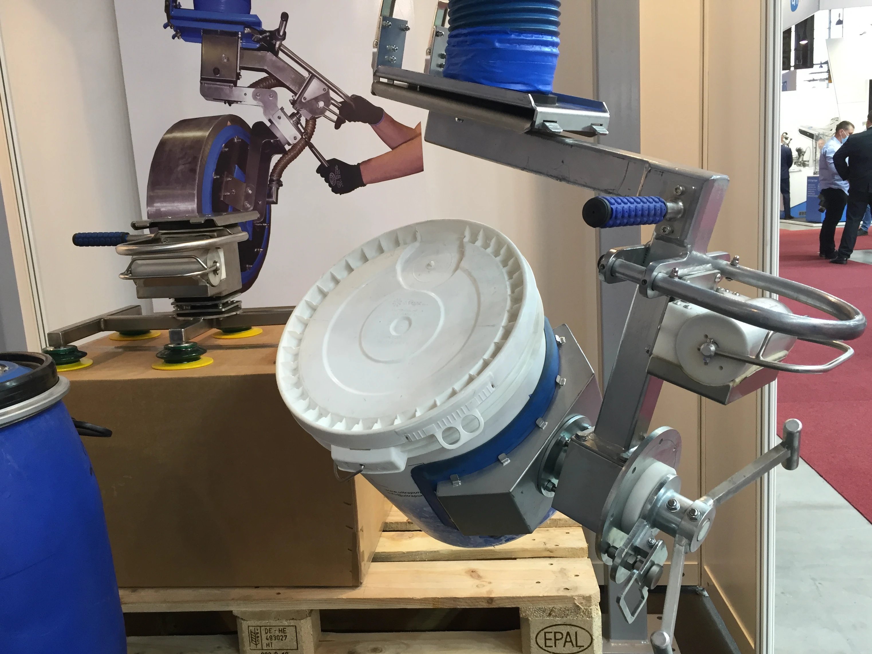 Fasshandling und Eimerhandling kontrolliert bewegen